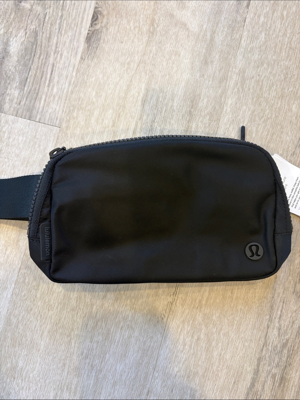 lululemon athletica Black everywhere Belt Bag / AG1